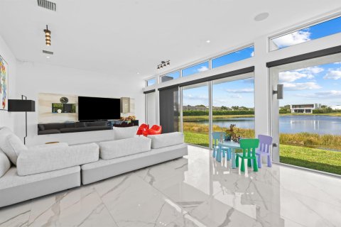 House in Weston, Florida 5 bedrooms, 430.88 sq.m. № 2246589 - photo 16