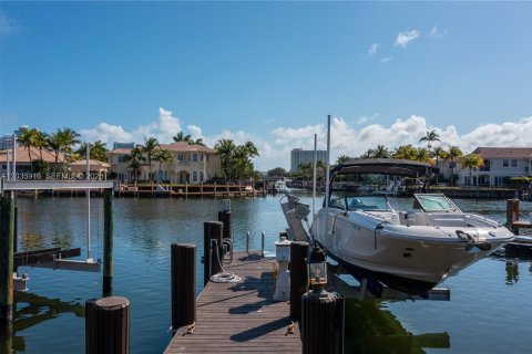 Casa en alquiler en Hollywood, Florida, 4 dormitorios, 435.25 m2 № 2085036 - foto 2