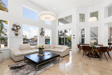 Casa en alquiler en Hollywood, Florida, 4 dormitorios, 435.25 m2 № 2085036 - foto 3