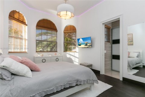 Casa en alquiler en Hollywood, Florida, 4 dormitorios, 435.25 m2 № 2085036 - foto 29