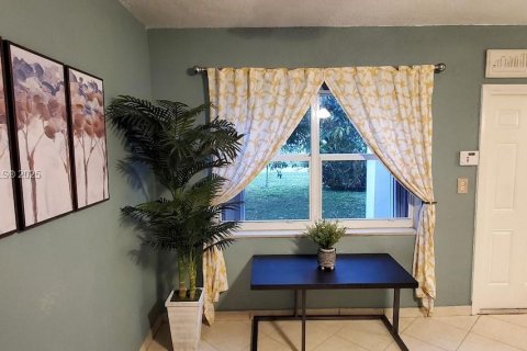 House in North Miami Beach, Florida 3 bedrooms, 143.07 sq.m. № 1820419 - photo 4