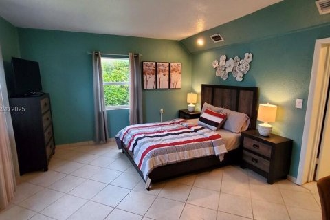 House in North Miami Beach, Florida 3 bedrooms, 143.07 sq.m. № 1820419 - photo 15