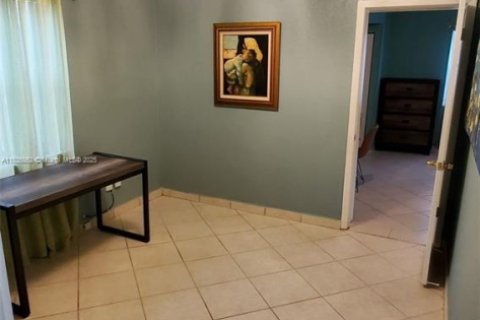 House in North Miami Beach, Florida 3 bedrooms, 143.07 sq.m. № 1820419 - photo 14
