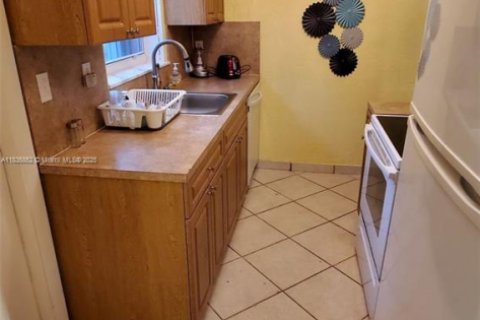 House in North Miami Beach, Florida 3 bedrooms, 143.07 sq.m. № 1820419 - photo 8