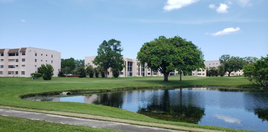 Condo in Sunrise, Florida, 2 bedrooms № 2245650