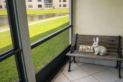 Condo in Sunrise, Florida, 2 bedrooms № 2245650 - photo 6