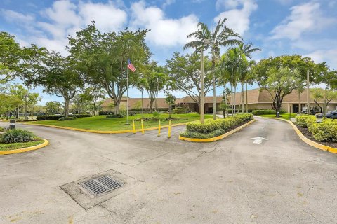 Condo in Sunrise, Florida, 2 bedrooms № 2245650 - photo 16