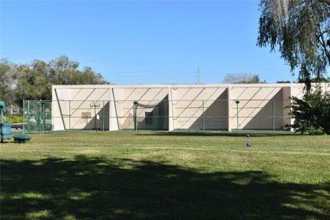 Condo in Sunrise, Florida, 2 bedrooms № 2245650 - photo 17