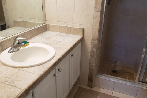 Condo in Sunrise, Florida, 2 bedrooms № 2245650 - photo 11