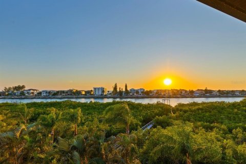 Casa en venta en Largo, Florida, 6 dormitorios, 848.76 m2 № 2207514 - foto 3