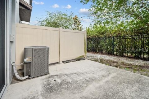 Townhouse in Riverview, Florida 2 bedrooms, 137.5 sq.m. № 2199538 - photo 13