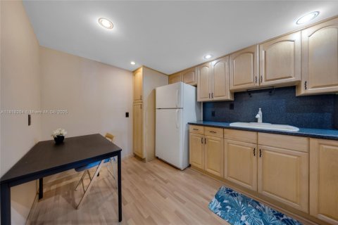 Condo in Sunny Isles Beach, Florida, 2 bedrooms  № 1782088 - photo 13