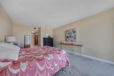 Condo in Sunny Isles Beach, Florida, 2 bedrooms  № 1782088 - photo 17