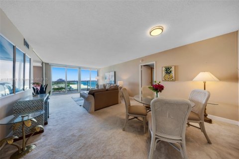 Condo in Sunny Isles Beach, Florida, 2 bedrooms  № 1782088 - photo 8