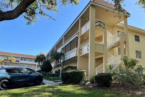 Condominio en Clearwater, Florida, 2 dormitorios № 2143591