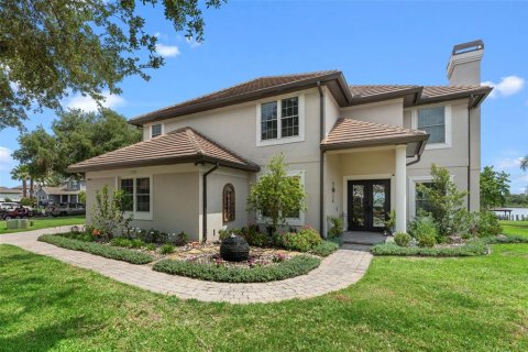 House in Windermere, Florida 4 bedrooms, 402.17 sq.m. № 1676947 - photo 1