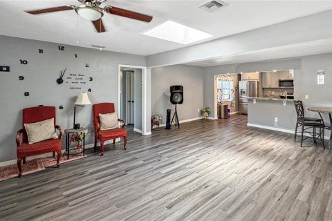 Casa en venta en Orlando, Florida, 4 dormitorios, 133.22 m2 № 1736538 - foto 3