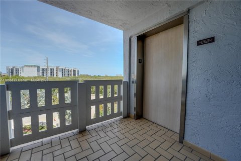 Condo in Dania Beach, Florida, 2 bedrooms  № 1941192 - photo 29