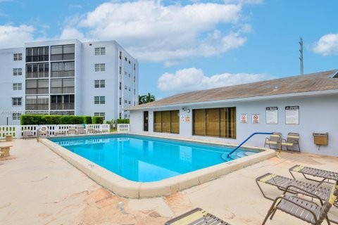 Condominio en alquiler en Dania Beach, Florida, 2 dormitorios, 110.55 m2 № 1941192 - foto 26