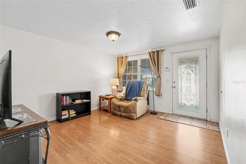 House in Tampa, Florida 4 bedrooms, 209.22 sq.m. № 2227130 - photo 8