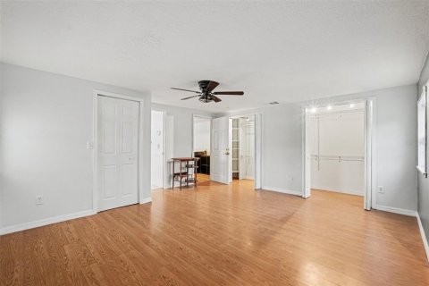House in Tampa, Florida 4 bedrooms, 209.22 sq.m. № 2227130 - photo 17