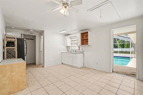 House in Tampa, Florida 4 bedrooms, 209.22 sq.m. № 2227130 - photo 11