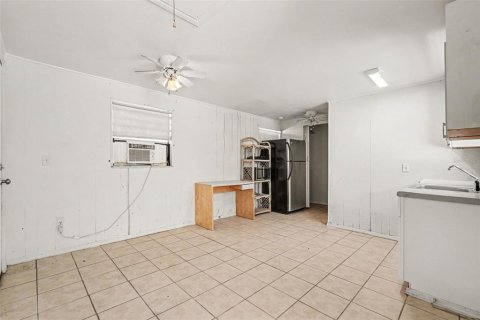 House in Tampa, Florida 4 bedrooms, 209.22 sq.m. № 2227130 - photo 15