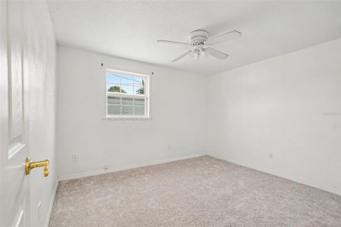 House in Tampa, Florida 4 bedrooms, 209.22 sq.m. № 2227130 - photo 22
