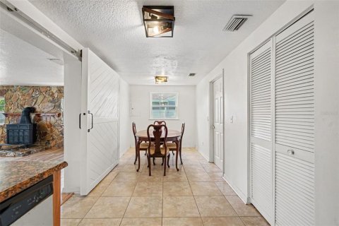 House in Tampa, Florida 4 bedrooms, 209.22 sq.m. № 2227130 - photo 13