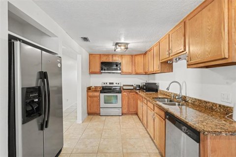 House in Tampa, Florida 4 bedrooms, 209.22 sq.m. № 2227130 - photo 10