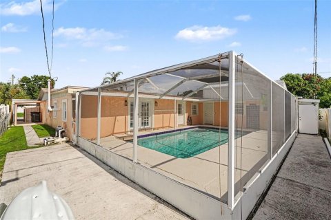 House in Tampa, Florida 4 bedrooms, 209.22 sq.m. № 2227130 - photo 28