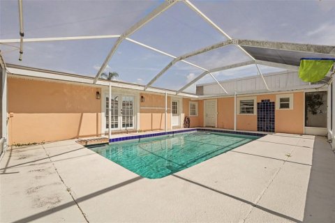 House in Tampa, Florida 4 bedrooms, 209.22 sq.m. № 2227130 - photo 27