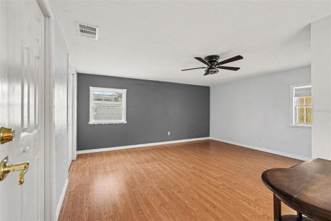House in Tampa, Florida 4 bedrooms, 209.22 sq.m. № 2227130 - photo 18