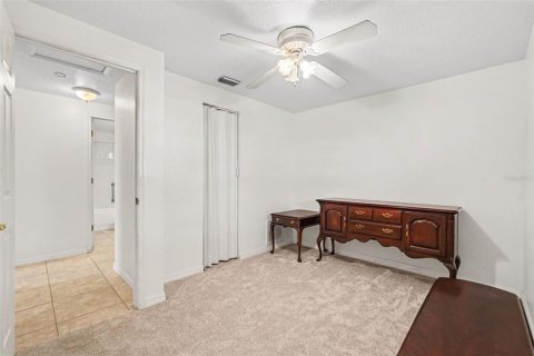 House in Tampa, Florida 4 bedrooms, 209.22 sq.m. № 2227130 - photo 16