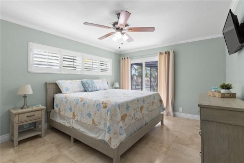 House in Tierra Verde, Florida 4 bedrooms, 192.87 sq.m. № 2098736 - photo 23