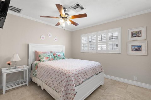 House in Tierra Verde, Florida 4 bedrooms, 192.87 sq.m. № 2098736 - photo 22