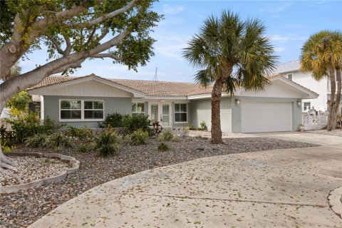 House in Tierra Verde, Florida 4 bedrooms, 192.87 sq.m. № 2098736