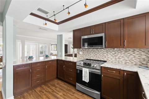 House in Tierra Verde, Florida 4 bedrooms, 192.87 sq.m. № 2098736 - photo 10