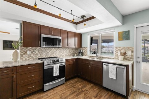 House in Tierra Verde, Florida 4 bedrooms, 192.87 sq.m. № 2098736 - photo 8