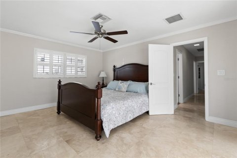 House in Tierra Verde, Florida 4 bedrooms, 192.87 sq.m. № 2098736 - photo 18