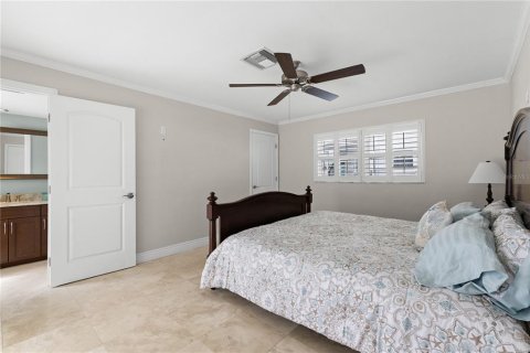 House in Tierra Verde, Florida 4 bedrooms, 192.87 sq.m. № 2098736 - photo 17