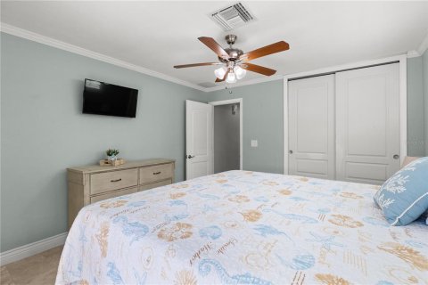 House in Tierra Verde, Florida 4 bedrooms, 192.87 sq.m. № 2098736 - photo 24