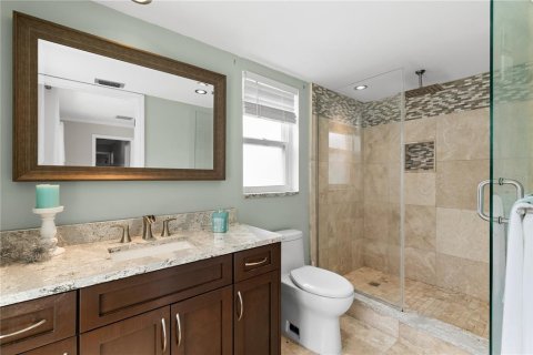 House in Tierra Verde, Florida 4 bedrooms, 192.87 sq.m. № 2098736 - photo 20