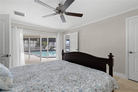 House in Tierra Verde, Florida 4 bedrooms, 192.87 sq.m. № 2098736 - photo 19