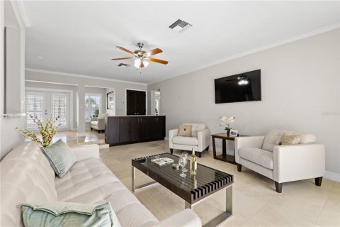 House in Tierra Verde, Florida 4 bedrooms, 192.87 sq.m. № 2098736 - photo 16