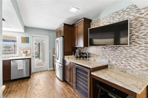 House in Tierra Verde, Florida 4 bedrooms, 192.87 sq.m. № 2098736 - photo 7