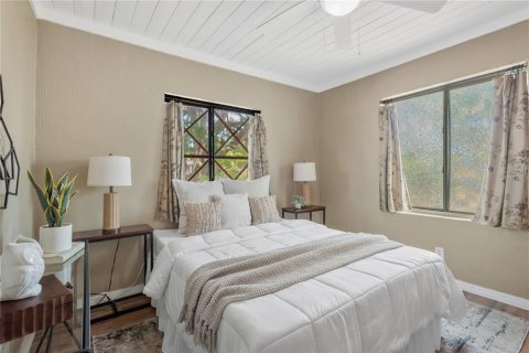 House in Tampa, Florida 3 bedrooms, 81.29 sq.m. № 2198274 - photo 3