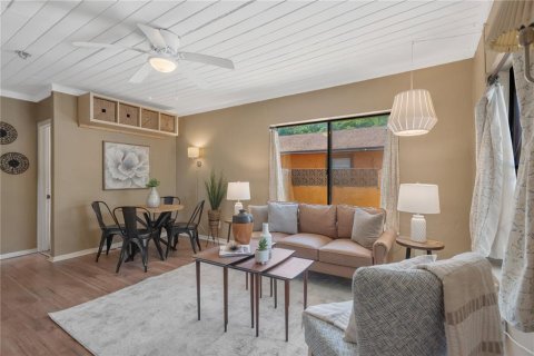 House in Tampa, Florida 3 bedrooms, 81.29 sq.m. № 2198274 - photo 8