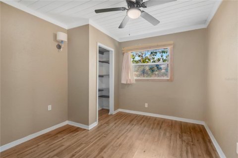 House in Tampa, Florida 3 bedrooms, 81.29 sq.m. № 2198274 - photo 15