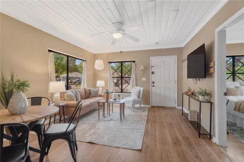 House in Tampa, Florida 3 bedrooms, 81.29 sq.m. № 2198274 - photo 7
